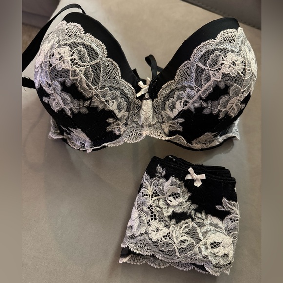 Victoria’s Secret Dream Angels Lace Bra & Panty Set – 32DDD + Medium - Picture 1 of 10